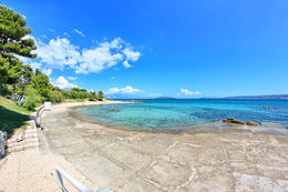 Hotel Resnik** - pláž, Kaštel Štafilić, Chorvatsko