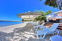 Hotel Resnik** - caffé bar u pláže, Kaštel Štafilić, Chorvatsko
