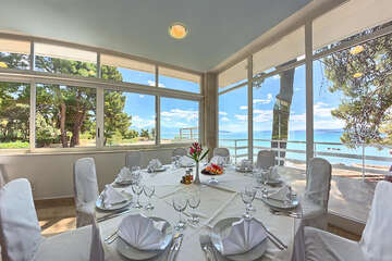 Hotel Resnik** - restaurace s terasou, Kaštel Štafilić, Chorvatsko