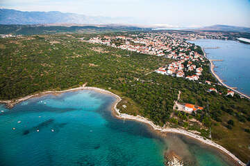 Novalja - pláž Babe (5,1 km), ostrov Pag, Chorvatsko