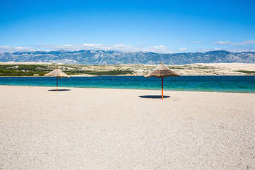 Pláž Zrče, Novalja, ostrov Pag, Chorvatsko