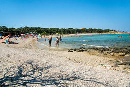 Pláž Babe, Novalja, ostrov Pag, Chorvatsko