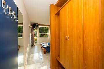 Pokoj s výhledem do parku, hotel Resnik, Kaštel-Štafilić, Chorvatsko