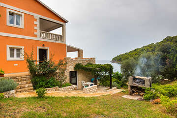 Apartmány Oleander - gril u domu, jižní zátoky, ostrov Hvar, Chorvatsko