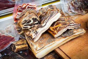 Na tržnici v Bolu, ostrov Brač, Chorvatsko