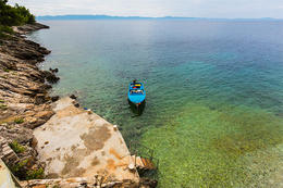 Apartmány Zdenko - opalovací molo se schůdky do moře, jižní zátoky, ostrov Hvar, Chorvatsko