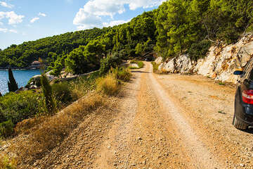 Apartmány Zdenko - makadamová cesta nad domem, jižní zátoky, ostrov Hvar, Chorvatsko