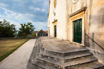 Nerežišća - kostel Panny Marie Karmelské, ostrov Brač, Chorvatsko