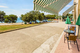 Apartmány Orhideja - studia S4, S5 a S5A v přízemí mohou parkovat před studiem, Drvenik, Makarská riviéra, Chorvatsko