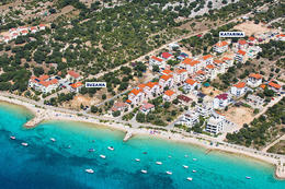 Apartmány Suzana - letecký pohled, Mandre, ostrov Pag, Chorvatsko