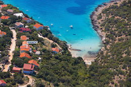 Apartmány Odorčić - letecký pohled na dům a písečnou pláž, Potočnica, ostrov Pag, Chorvatsko