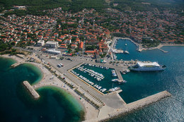 Trajektový přístav v Supetaru, Brač, Chorvatsko