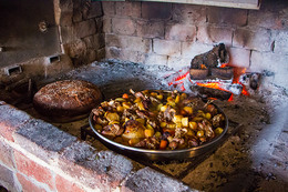 Tradiční způsob přípravy pokrmů - "pod pekom"