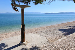 Apartmány Lucija - sprcha na pláži, Živogošće - Blato, Makarská riviéra, Chorvatsko