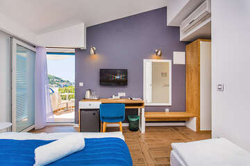 příklad třílůžkového pokoje (pokoj 302) - hotel Srečko, Drvenik, Makarská riviéra, Chorvatsko