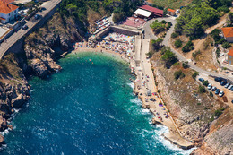 Apartmány Vrbnik 14 - pláž Zgribnica 200 m od domu - letecký pohled, Vrbnik, ostrov Krk, Chorvatsko