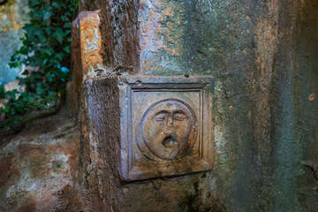 Dračí jeskyně (Zmajeva špilja), ostrov Brač, Chorvatsko