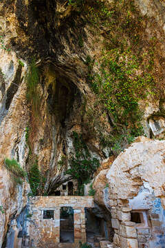 Dračí jeskyně (Zmajeva špilja), ostrov Brač, Chorvatsko