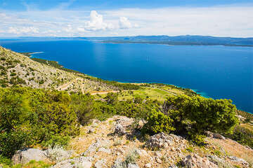 Dračí jeskyně (Zmajeva špilja), ostrov Brač, Chorvatsko