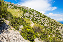Dračí jeskyně (Zmajeva špilja), ostrov Brač, Chorvatsko