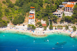 Apartmány Žarko - letecký pohled, Brela, Makarská riviéra, Chorvatsko