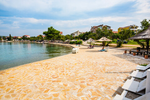 Apartmány Naranča - opalovací molo na pláži Dječji raj, Sukošan, Chorvatsko