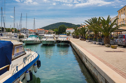 Preko - promenáda, ostrov Ugljan, Chorvatsko