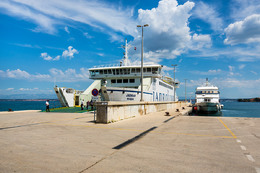 Preko  u trajektu, ostrov Ugljan, Chorvatsko