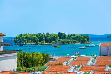 Preko a ostrůvek Galevac, ostrov Ugljan, Chorvatsko