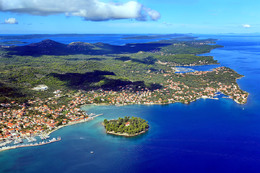 Preko a ostrůvek Galevac - letecký pohled, ostrov Ugljan, Chorvatsko