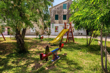 Preko - dětský park, ostrov Ugljan, Chorvatsko