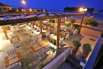 Apartmány Dalmacija - plážový bar Balloon, Preko, ostrov Ugljan, Chorvatsko