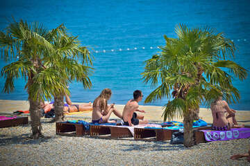 Apartmány Dalmacija - oblázkové a betonové plochy k opalování, Preko, ostrov Ugljan, Chorvatsko