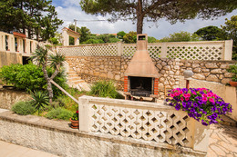 Apartmány Bracera - gril u domu, Stará Novalja, ostrov Pag, Chorvatsko