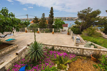 Apartmány Bracera - společná terasa, Stará Novalja, ostrov Pag, Chorvatsko