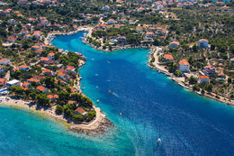 Ražanj - oblázková pláž Varoš - letecký pohled, Šibenická riviéra, Chorvatsko