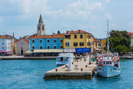 Fažana - přístaviště pro lodě do národního parku Brijuni, Istrie, Chorvatsko