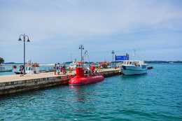 Fažana - přístaviště pro lodě do národního parku Brijuni, Istrie, Chorvatsko
