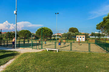 Fažana - hřiště pro plážový vojelbal u pláže San Lorenzo, Istrie, Chorvatsko