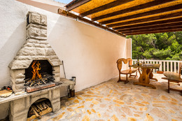 Apartmány Marinno - společný venkovní gril, Mimice, Omišská riviéra, Chorvatsko