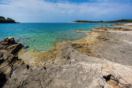 Pula - Banjole - ploché kameny, poloostrov Istrie, Chorvatsko