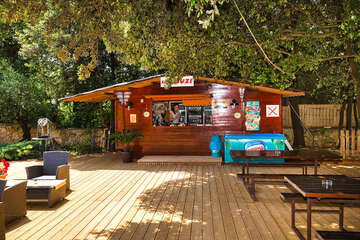 Pula - Banjole - restaurace u pláže, poloostrov Istrie, Chorvatsko