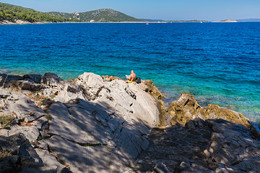 Sali - skalnaté pláže, ostrov Dugi Otok, Chorvatsko