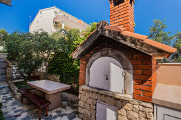 Apartmány Vivien - gril s posezením pro apartmán A3, Sevid, Trogirská riviéra, Chorvatsko