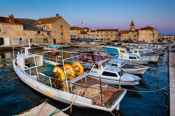 Seget Donji - staré město, Trogirská riviéra, Chorvatsko
