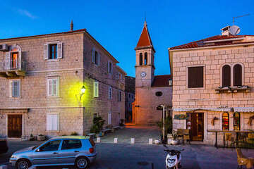 Seget Donji - staré město, Trogirská riviéra, Chorvatsko