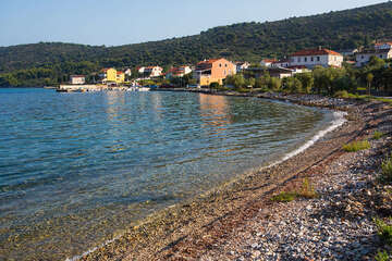 Soline - oblázková pláž, Dugi Otok, Chorvatsko