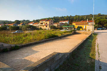 Soline - hřiště pro pétanque, Dugi Otok, Chorvatsko