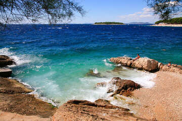 Primošten - pláže, Šibenická riviéra, Chorvatsko