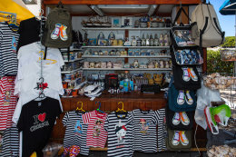 Primošten - stánky se suvenýry, Chorvatsko